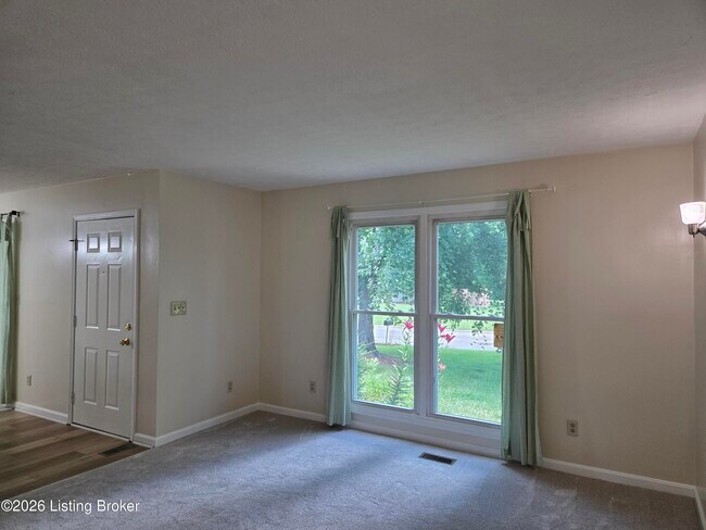 Building Photo - 4204 Holly Tree Dr