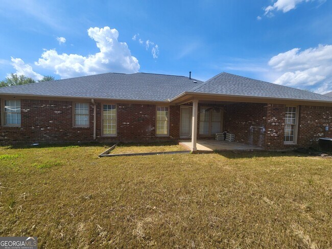 Building Photo - 7168 Village Loop