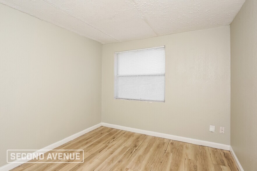 Building Photo - 1656 W 30th St