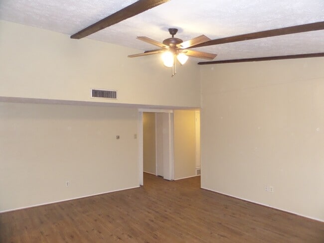 Building Photo - 14611 Leacrest Dr