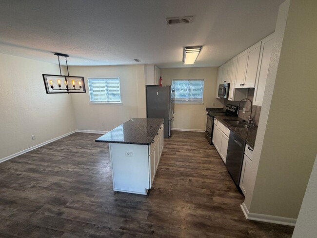 Building Photo - 3061 Ole Towne Ln