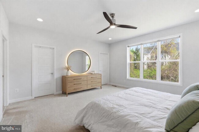 Building Photo - 4537 Plateau Dr