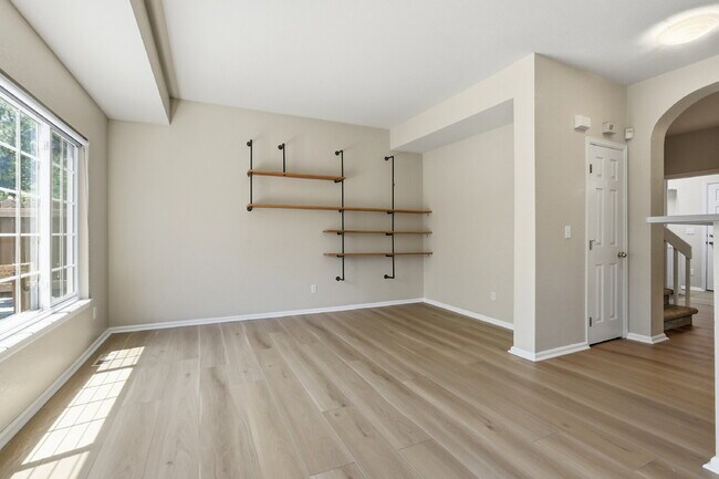 Building Photo - $2,735.95 - 3 Bed, 2.5 Bath Townhome in Aurora with In Unit Laundry!
