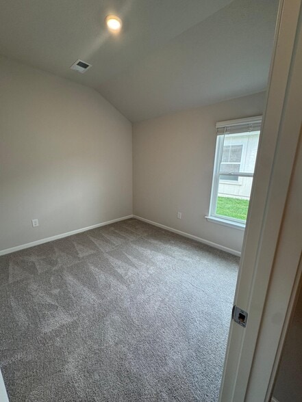 Building Photo - 518 N Pear St