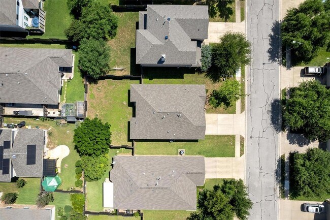Building Photo - 1049 Regency Ln