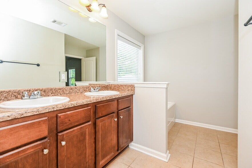 Building Photo - 522 Broughton Dr