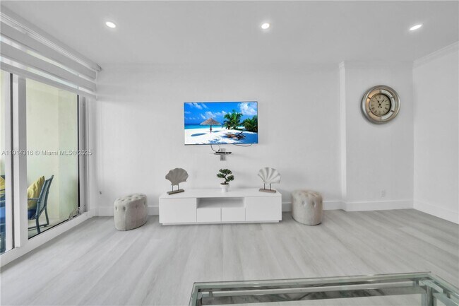 Building Photo - 2501 S Ocean Dr