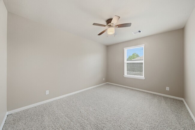 Building Photo - 2716 Sunshade Ct
