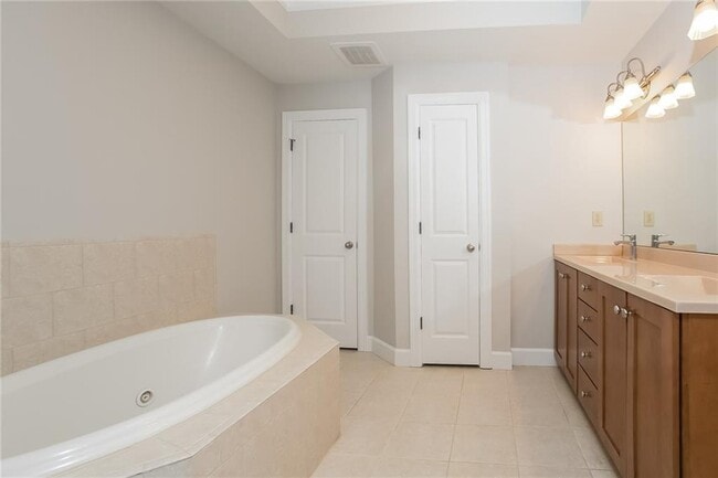Building Photo - 1381 Parkview Ln