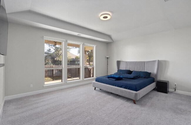 Building Photo - 547 Jefferson Dr