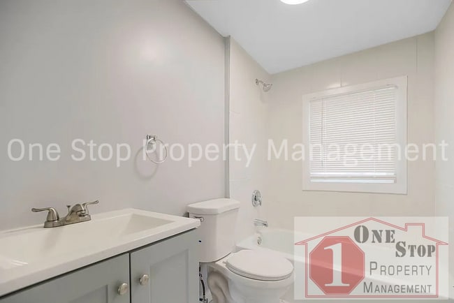 Building Photo - Charming 4-bedroom, 2-bath in Kansas City