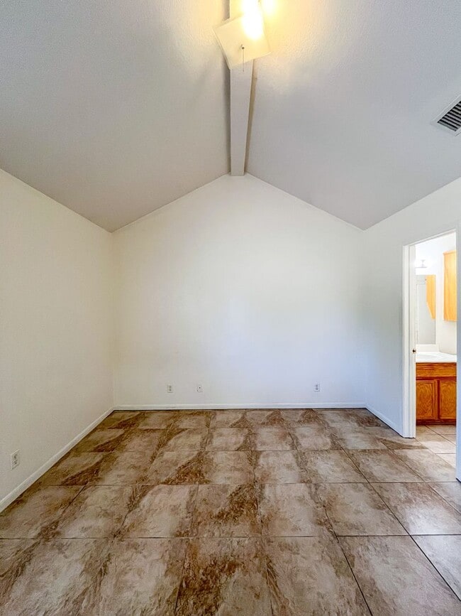 Building Photo - 2603 Edgefield St