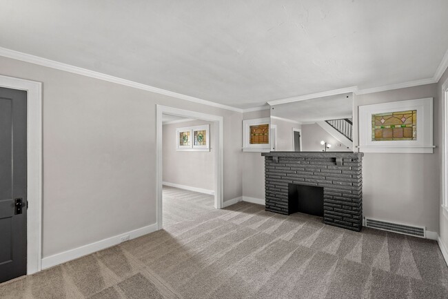 Building Photo - Spacious 3 bedroom home in Mt. Oliver available Feb 15!