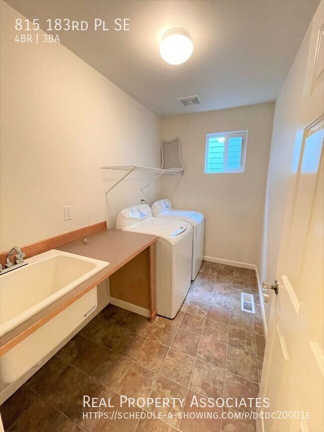 Building Photo - 815 183rd Pl SE