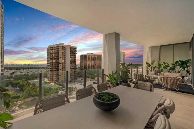 Building Photo - 2831 S Bayshore Dr