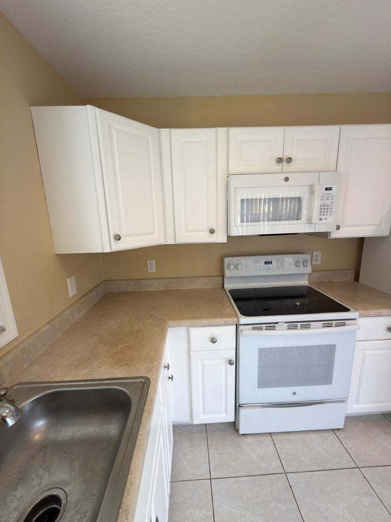 Building Photo - 13769 Yarmouth Dr