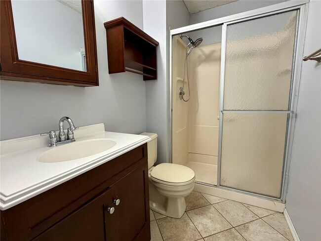 Building Photo - 895 Delray Dr