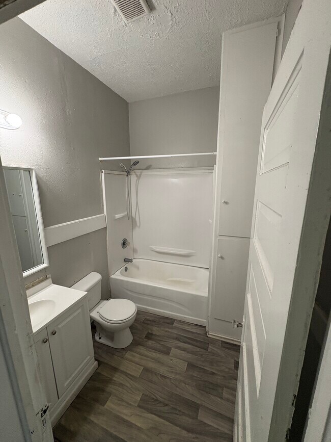 Building Photo - 2009 Palmetto St