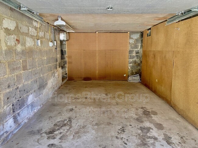 Building Photo - 5870 Grubb Rd