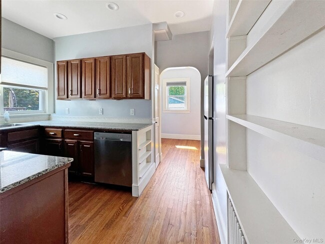 Building Photo - 844 McKinley St