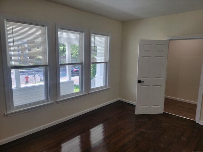 Building Photo - 147 Edgewood St