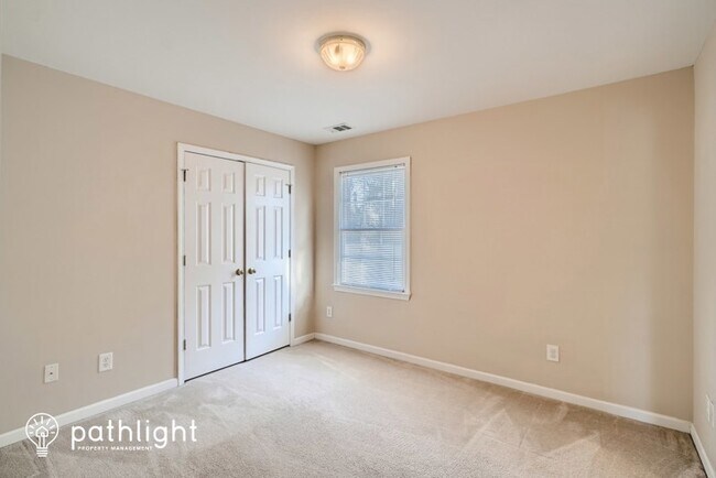 Building Photo - 902 Chadwick Park Dr