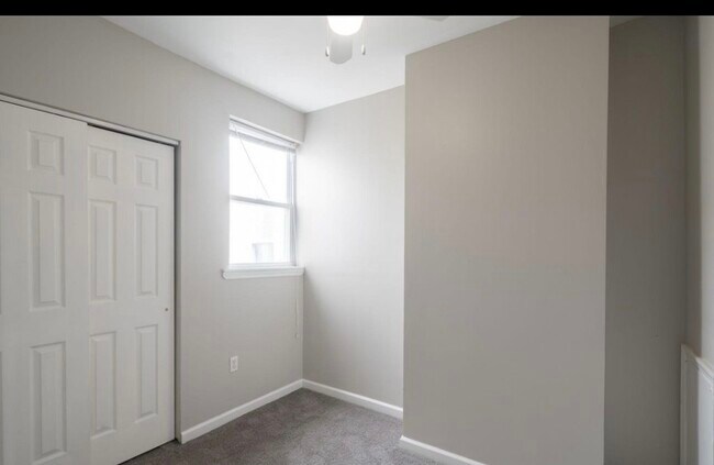 Building Photo - 1326 S Mole St