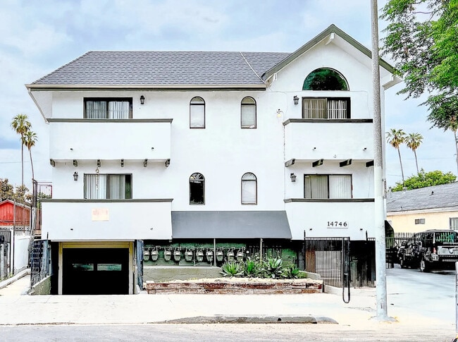 Building Photo - 14746 Delano St