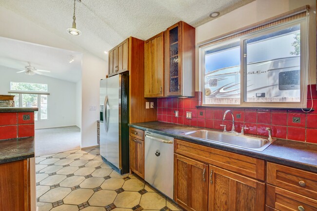 Building Photo - $3,200.00 - 3 Bedrooms, 2 Bathrooms, Singl...