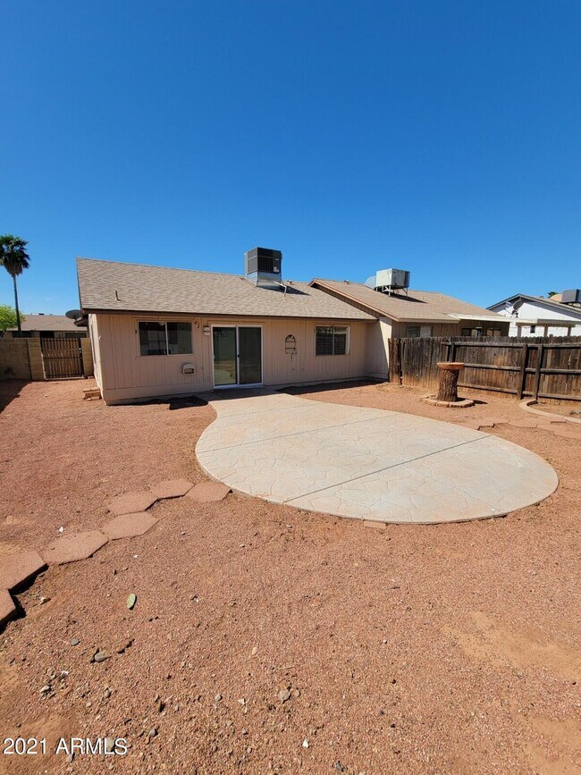 Building Photo - 3030 W Irma Ln