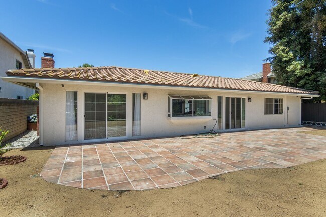 Building Photo - Beautiful First Neighborhood home!