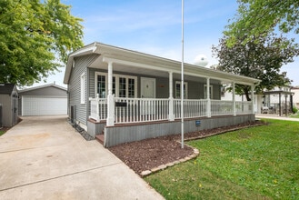 Building Photo - 8818 Fairway Dr