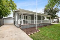 Building Photo - 8818 Fairway Dr