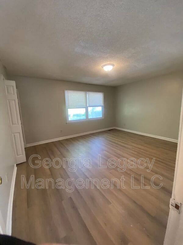 Building Photo - 300 Letourneau Dr