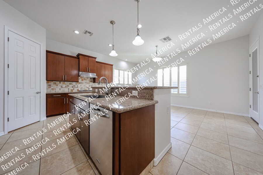 Building Photo - 1935 W Sparrow Dr