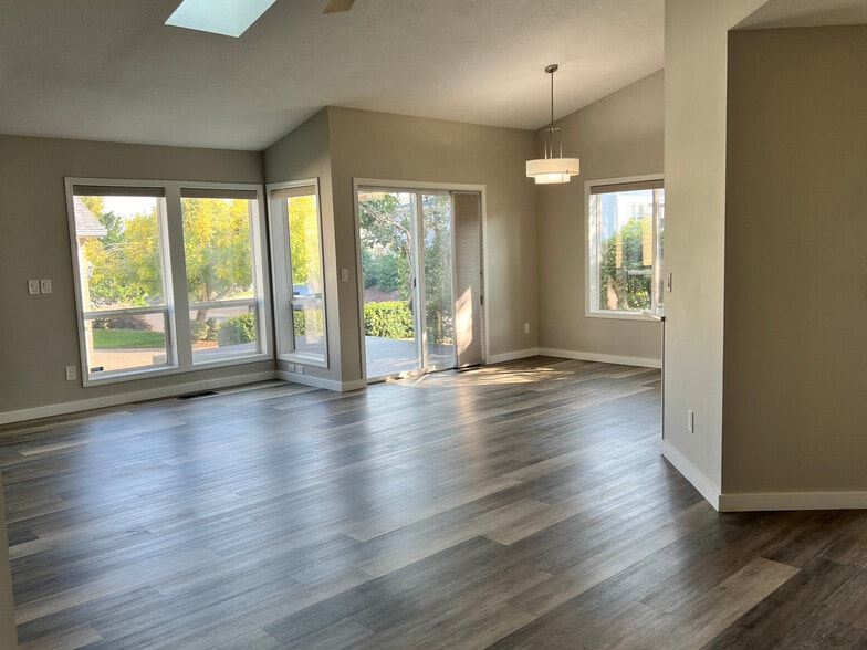Living Room/Dining Room - 5358 Summerlake St SE