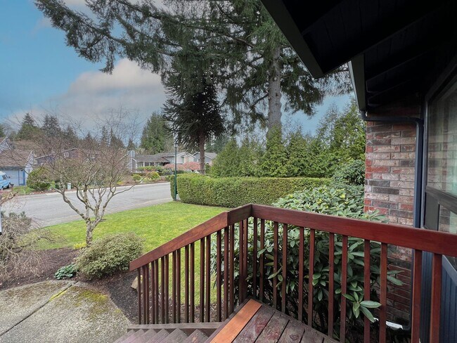 Building Photo - Gorgeous 3 Bedroom 2 Bath Home in Desirable Fairwood, Renton