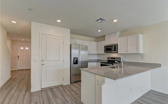 Building Photo - 10923 Heatherford Ave