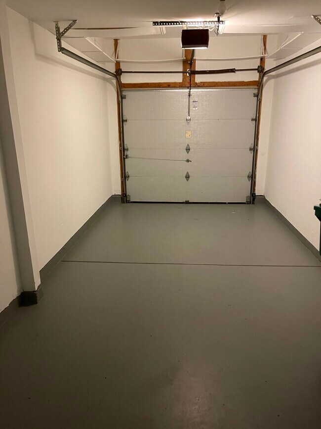 Building Photo - 14016 S Emerson Ct