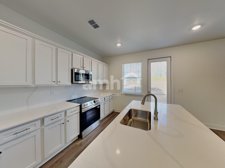 Building Photo - 1468 Aquamarine Dr