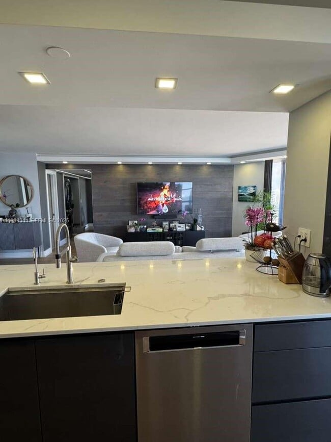 Building Photo - 4000 Towerside Terrace