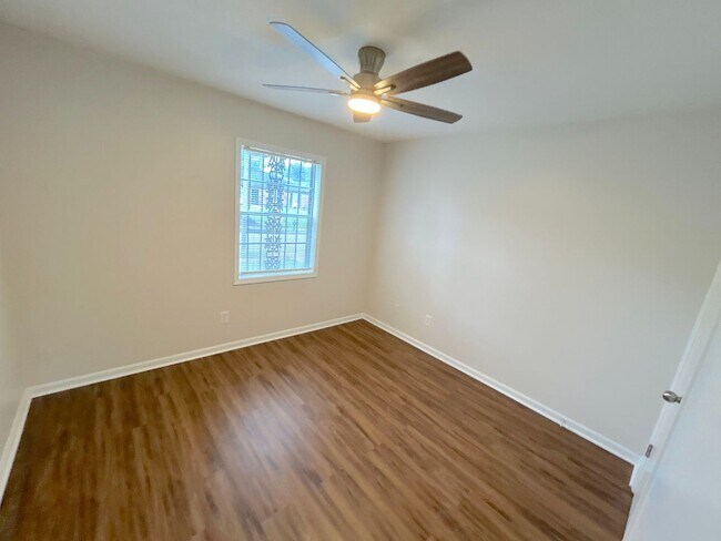 Building Photo - 3724 Hillridge St