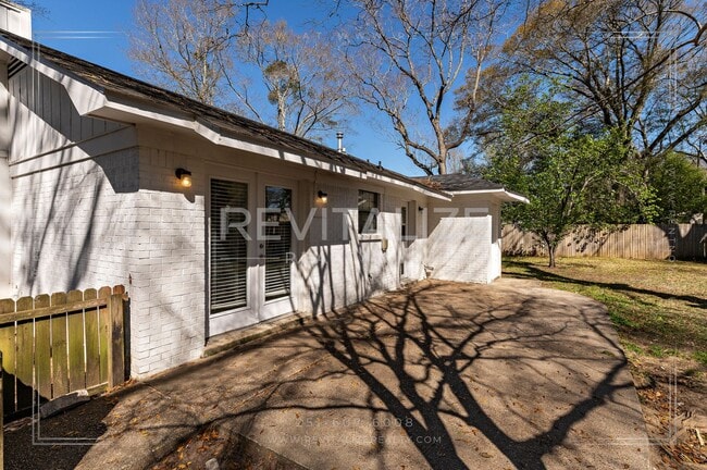 Building Photo - Beautifully Renovated 3 Bed 2 Bath Home in Theodore