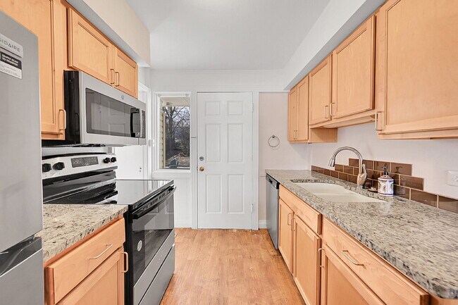 Building Photo - $2,240.95, $200 Off Cleaning Voucher, 4 Beds 1 Bath Single Family Home in Denver with Washer and ...