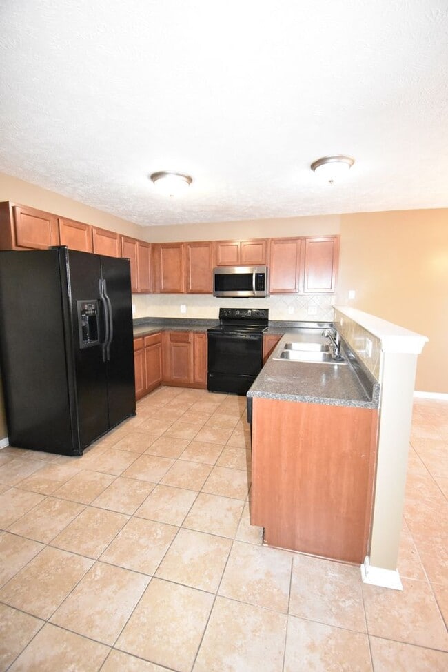 Building Photo - 3 Bedroom and 2.5 Bath Home (No Pets)