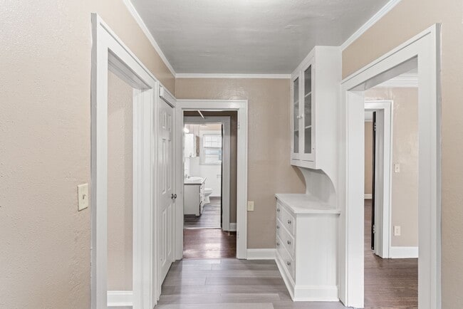 Building Photo - Charming 2-Bed Home with Hardwood Floors & Bright, Open Living Spaces!