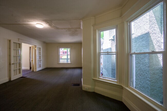 Building Photo - 909 Lancaster Ave