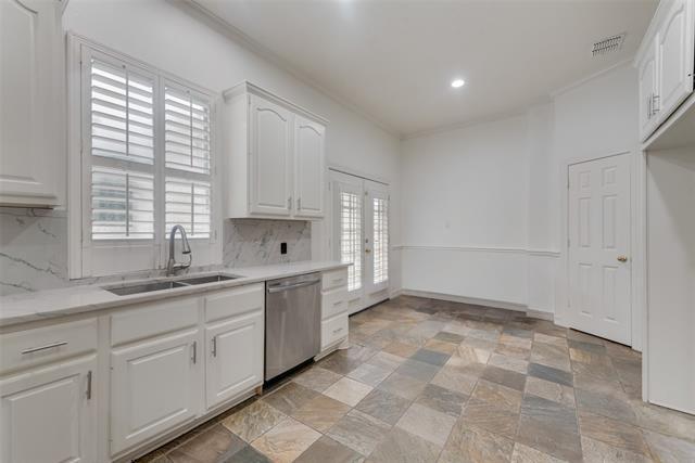 Building Photo - 3207 Cole Ave