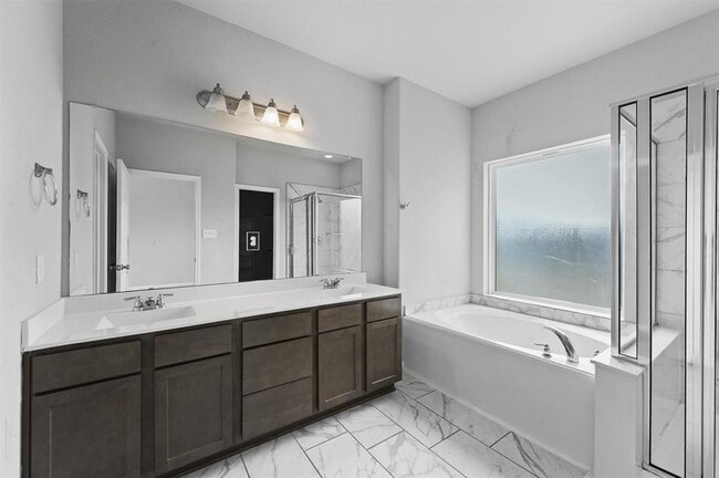 Building Photo - 5443 Grand View Dr