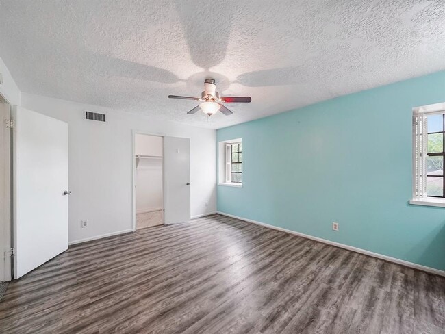 Building Photo - 10616 Bob White Dr